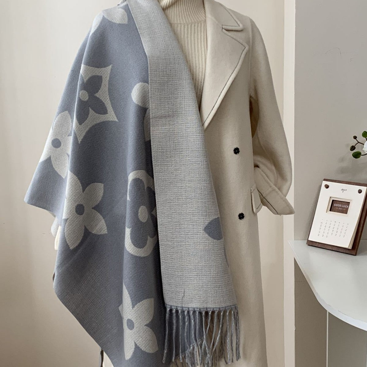 New European and American winter bestseller cashmere scarf women's monogram high-end versatile shawl with thickened neck warmer
