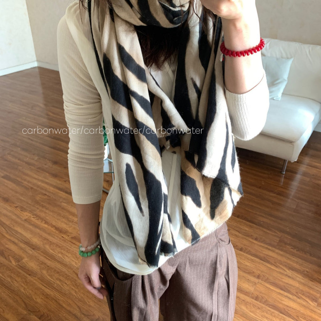 Carbon Water Retro Premium Zebra Pattern Scarf for Women, Autumn/Winter Warm Versatile Neck Warmer and Shawl, Dual-use