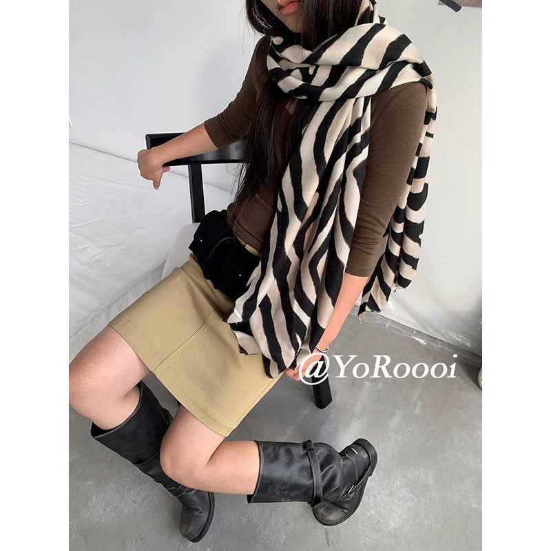 Carbon Water Retro Premium Zebra Pattern Scarf for Women, Autumn/Winter Warm Versatile Neck Warmer and Shawl, Dual-use