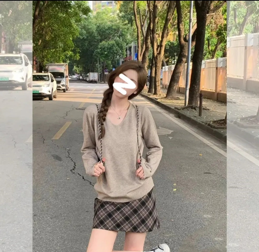 Autumn and winter Korean V-neck long-sleeve knit top for women, loose, slimming, solid color, versatile basic base top for outerwear