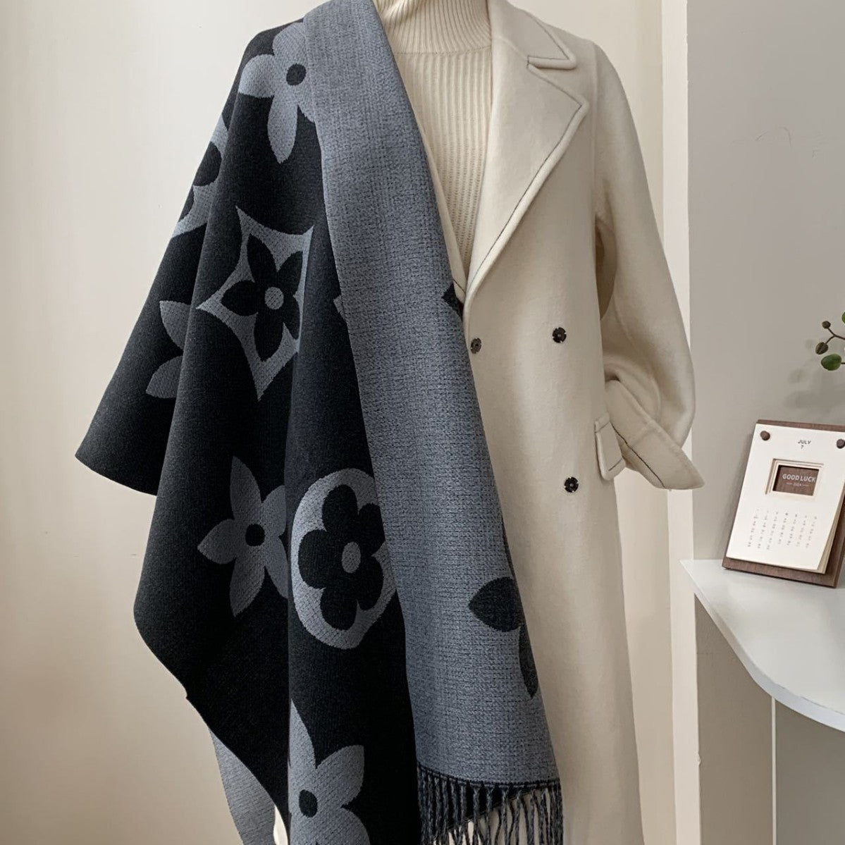 New European and American winter bestseller cashmere scarf women's monogram high-end versatile shawl with thickened neck warmer