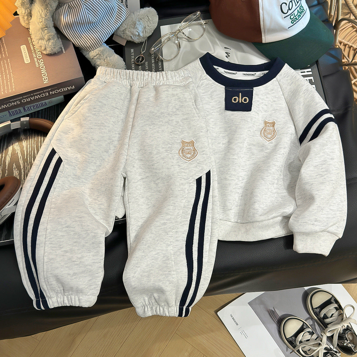 Boys' autumn and spring children's new crew neck sports sweatshirt two-piece set, side stripe sweatshirt casual set for women