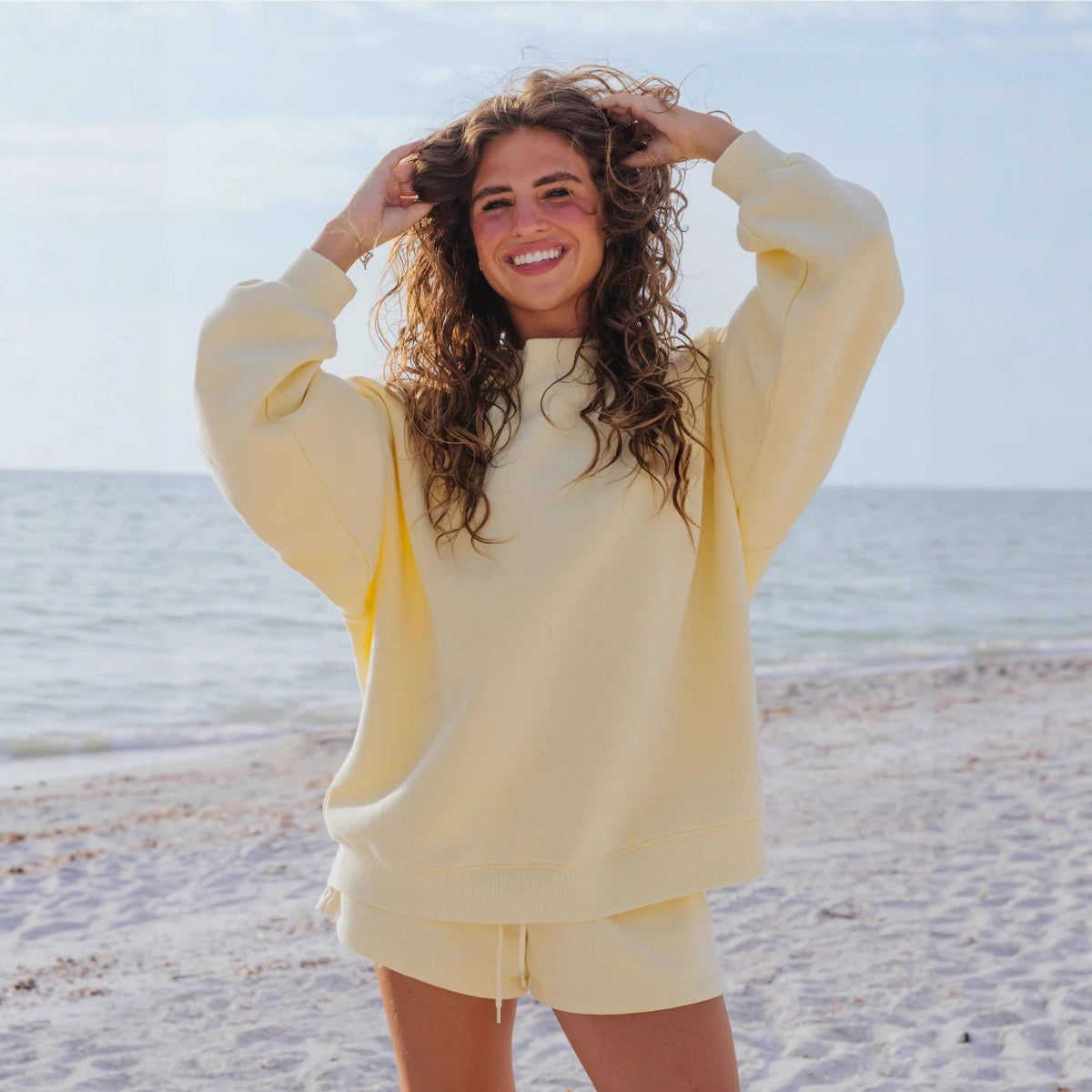 Amazon's new crew neck sweatshirt, long-sleeve casual shorts set, solid color fleece-lined pullover top, loose women's wear