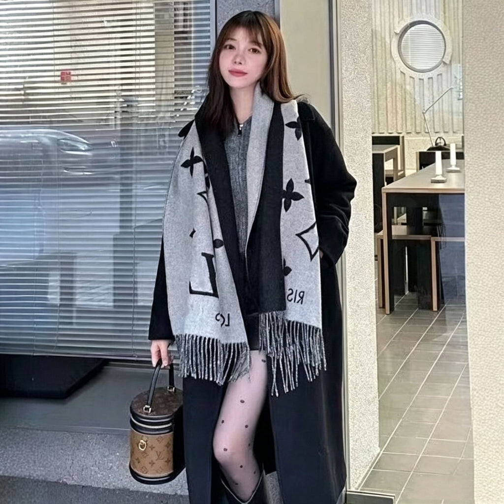 Correct high-end four-leaf clover fashion Li Xiaolu-style scarf, European and American cashmere double-sided warm shawl and scarf