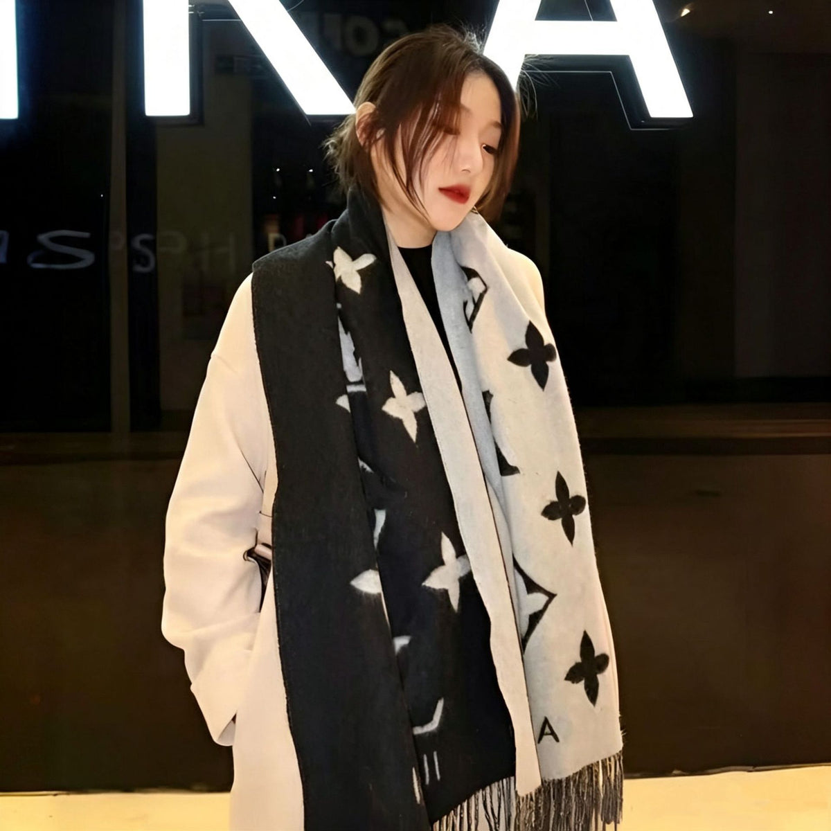 Correct high-end four-leaf clover fashion Li Xiaolu-style scarf, European and American cashmere double-sided warm shawl and scarf