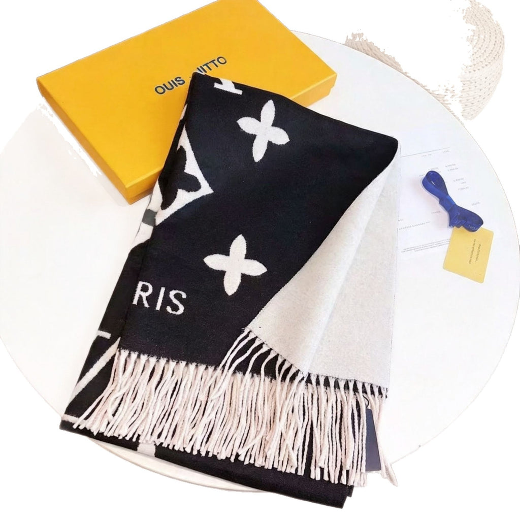 Correct high-end four-leaf clover fashion Li Xiaolu-style scarf, European and American cashmere double-sided warm shawl and scarf