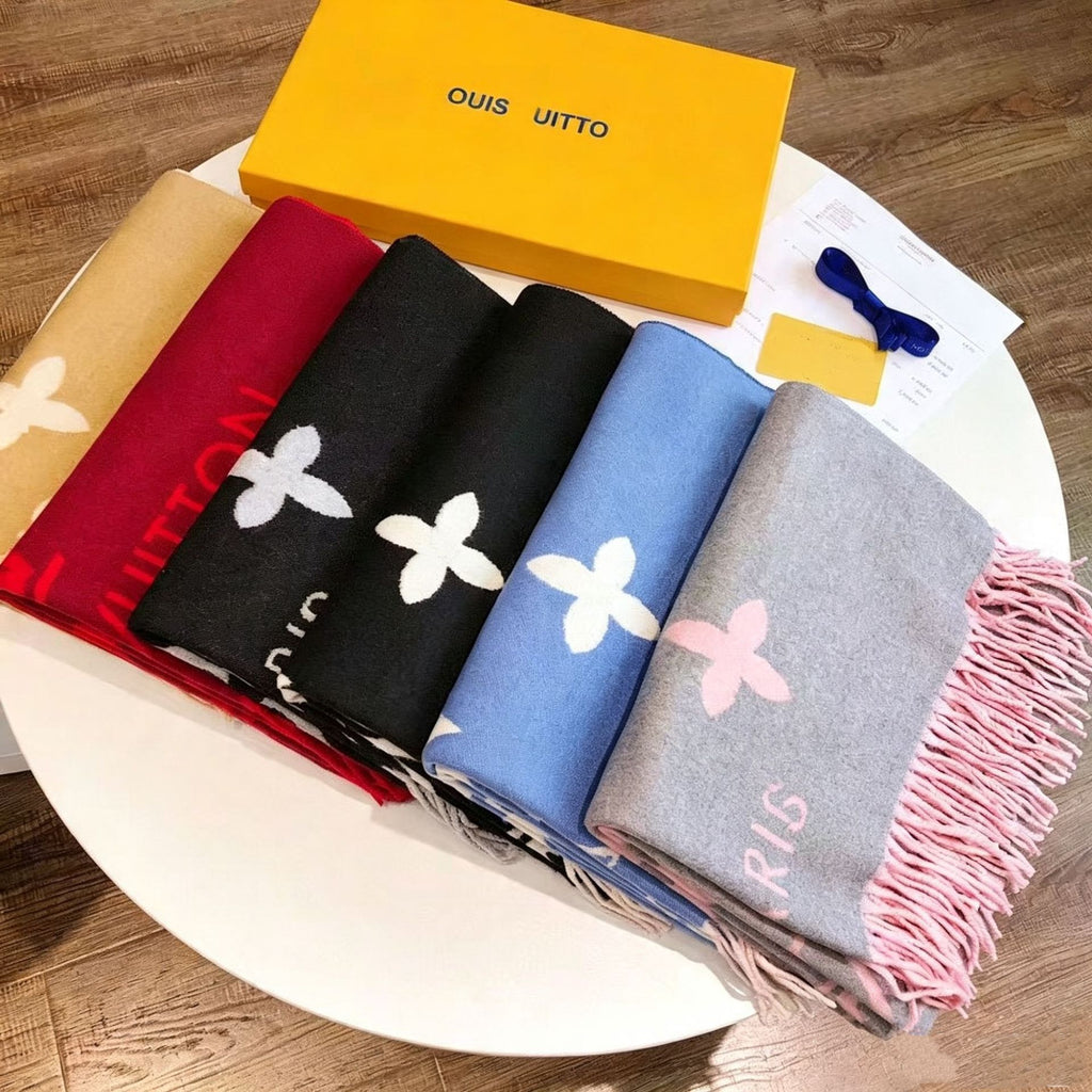 Correct high-end four-leaf clover fashion Li Xiaolu-style scarf, European and American cashmere double-sided warm shawl and scarf