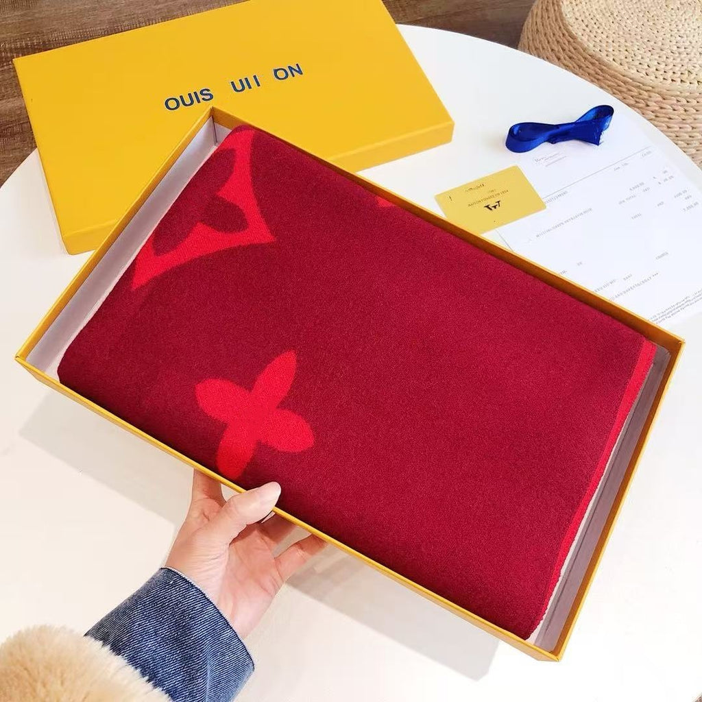 Correct high-end four-leaf clover fashion Li Xiaolu-style scarf, European and American cashmere double-sided warm shawl and scarf