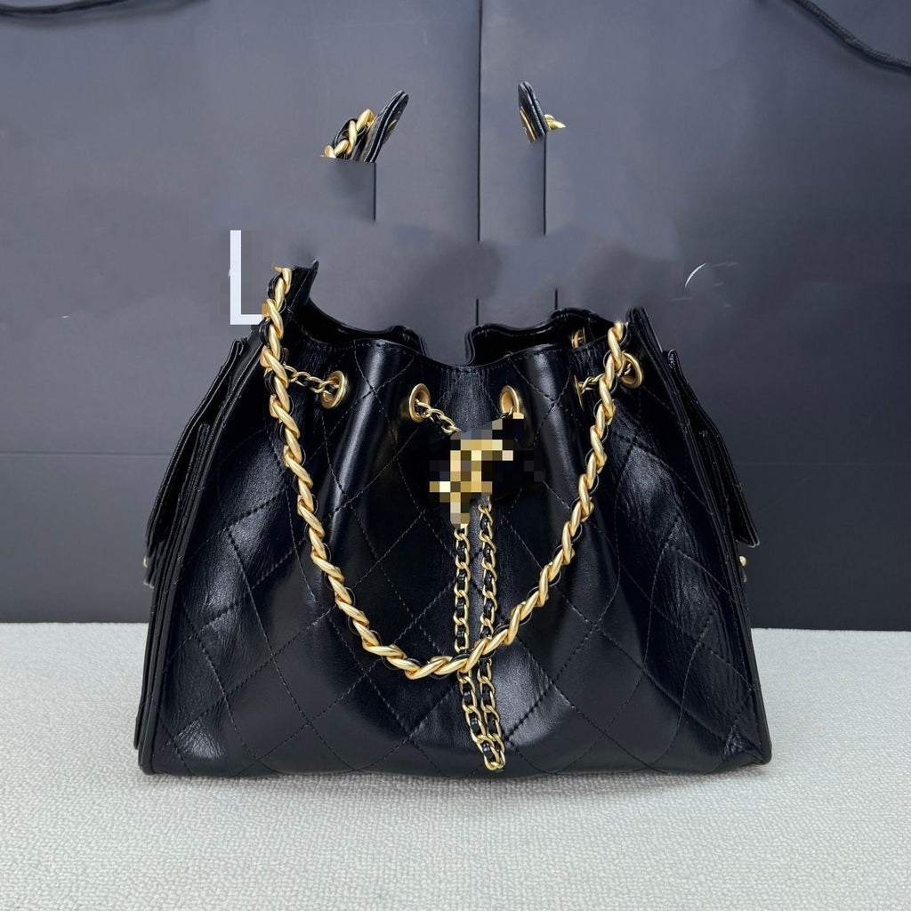 Classic Hobo Underarm Bag with Diamond Chain Single Shoulder Handbag for a High-End Look