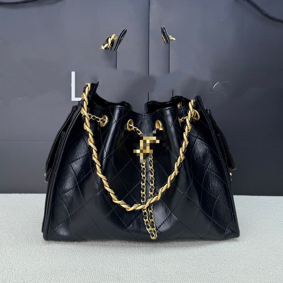 Classic Hobo Underarm Bag with Diamond Chain Single Shoulder Handbag for a High-End Look