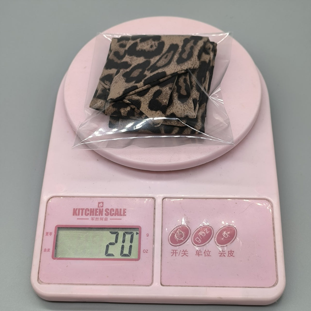 Leopard print silk scarf for women, 2024 autumn/winter new high-end ribbon, pure and alluring style, spicy slim neck warmer