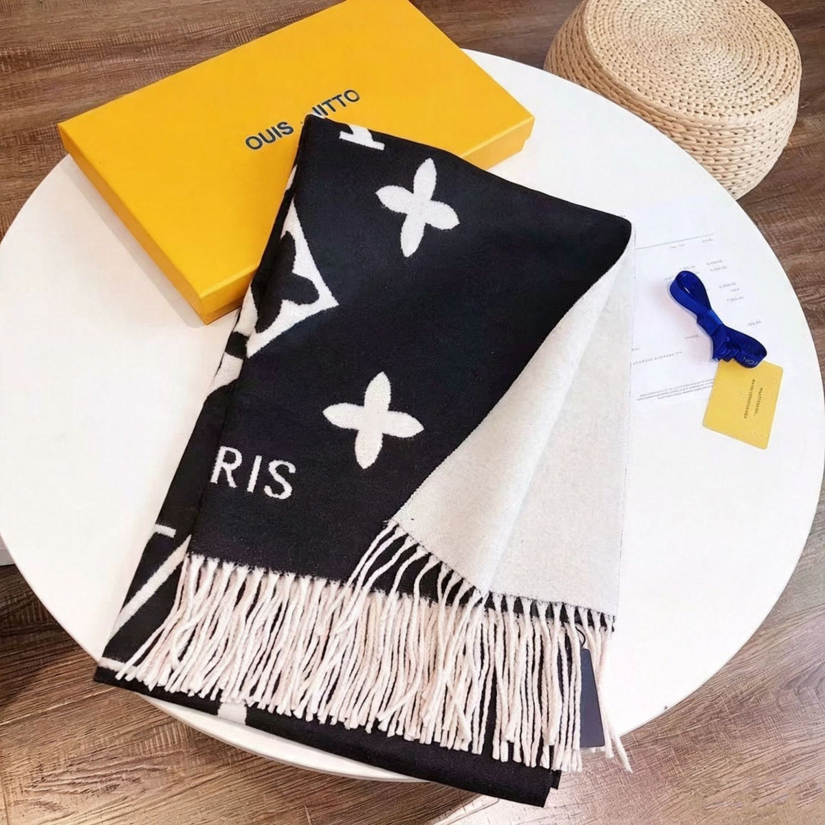 Correct high-end four-leaf clover fashion Scarf