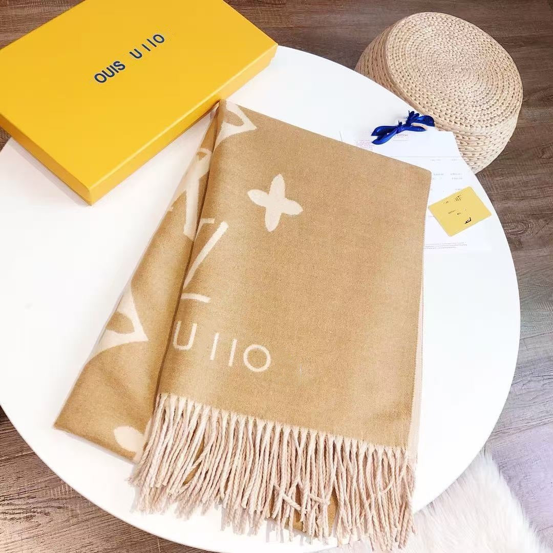 Correct high-end four-leaf clover fashion Li Xiaolu-style scarf, European and American cashmere double-sided warm shawl and scarf