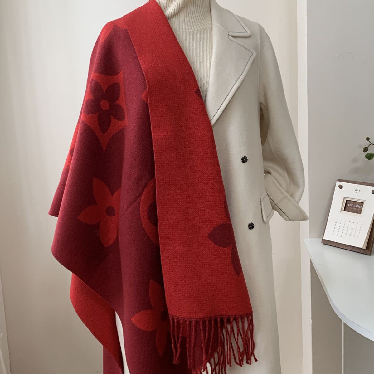 New European and American winter bestseller cashmere scarf women's monogram high-end versatile shawl with thickened neck warmer
