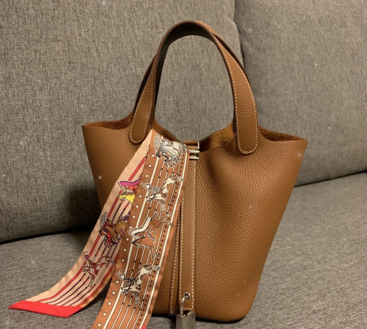 High version full set of packaging, first layer cowhide vegetable basket bag, fashionable and versatile bucket bag, leather simple handbag, women