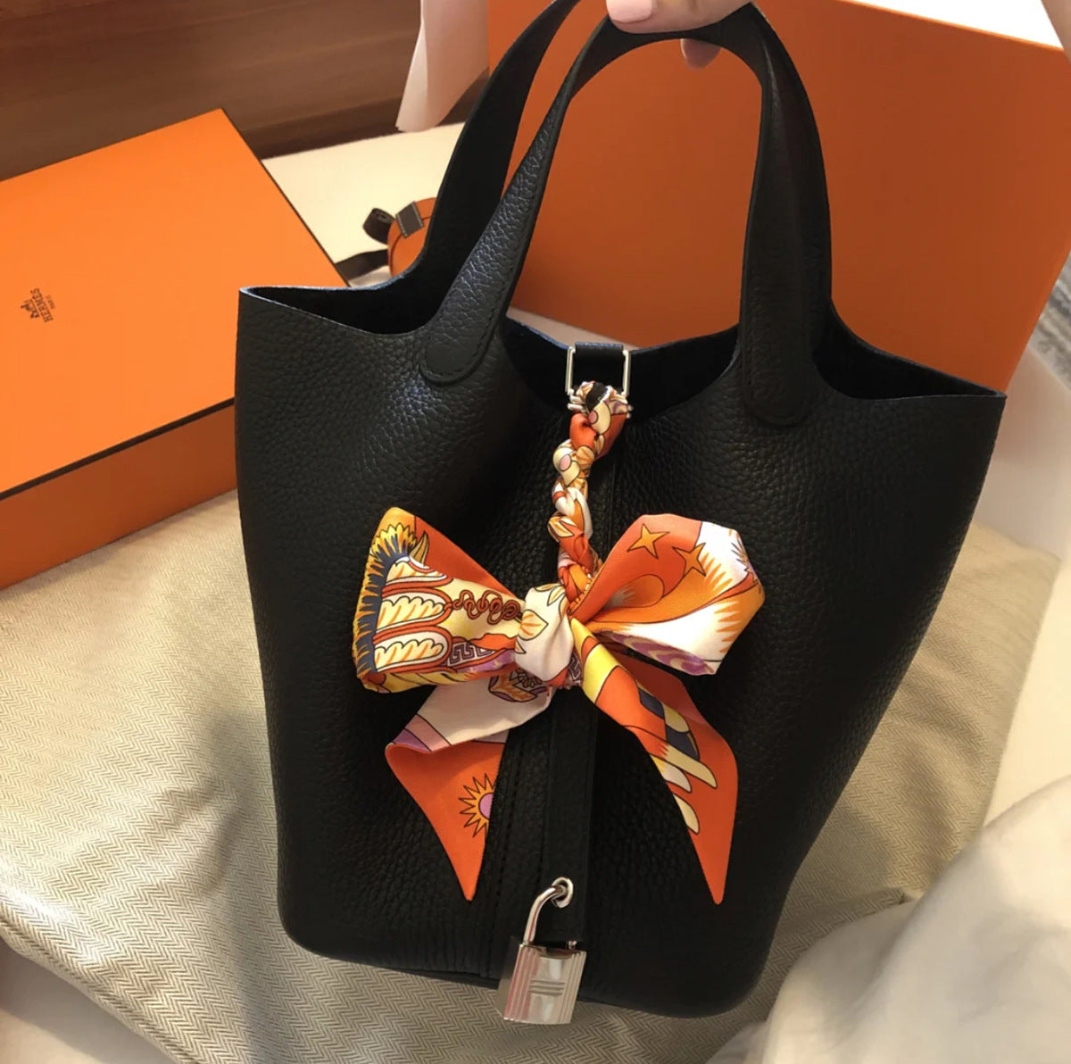 High version full set of packaging, first layer cowhide vegetable basket bag, fashionable and versatile bucket bag, leather simple handbag, women