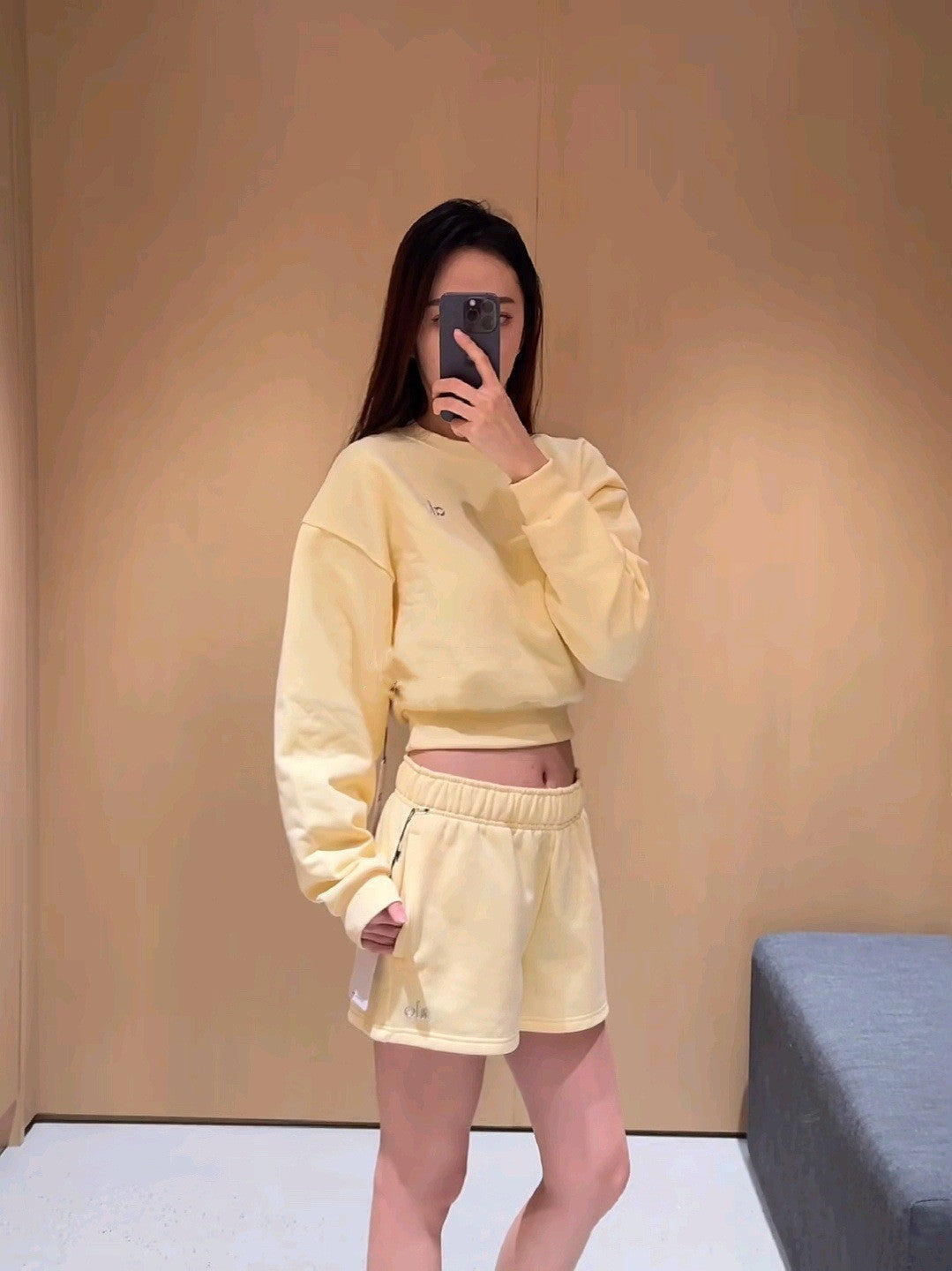 In stock new AIO short crew neck long-sleeve sweatshirt + drawstring shorts for women, casual loose and versatile daily set