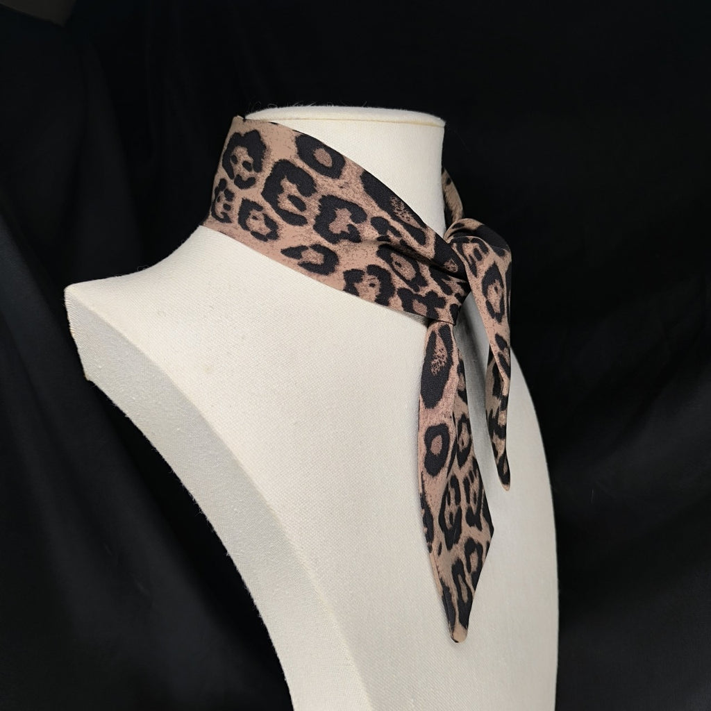 Leopard print silk scarf for women, 2024 autumn/winter new high-end ribbon, pure and alluring style, spicy slim neck warmer