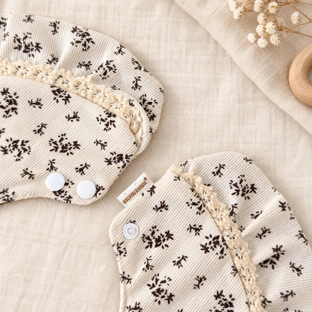 0-2 Years Baby Girl Ruffle Bib Vintage Floral Lace Feeding Drool Bib Soft Adjustable Snap Collar Infant Toddler Accessory